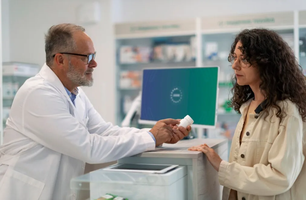 Pharmacist providing one-on-one consultation pharmacy services in Jacksonville, reviewing prescriptions, answering medication questions, and supporting safe treatment decisions.