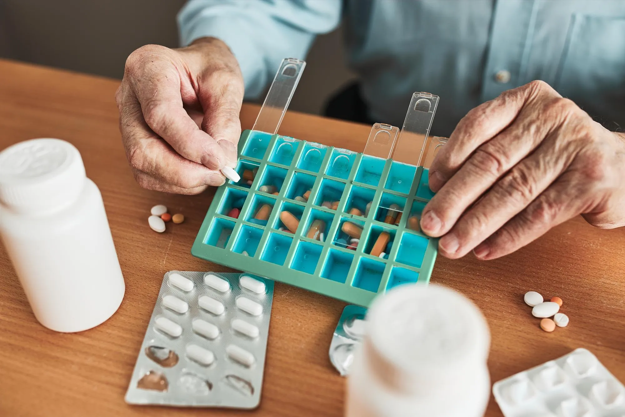 Medication adherence packaging with weekly pill organizer to help patients manage doses accurately